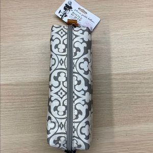 Petunia pickle bottom bottle butler